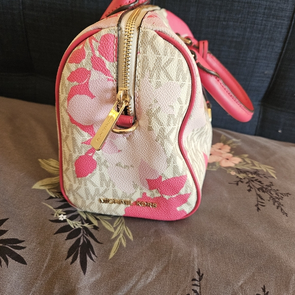 💗 Michael Kors Aria Small Satchel - Picture 3 of 10